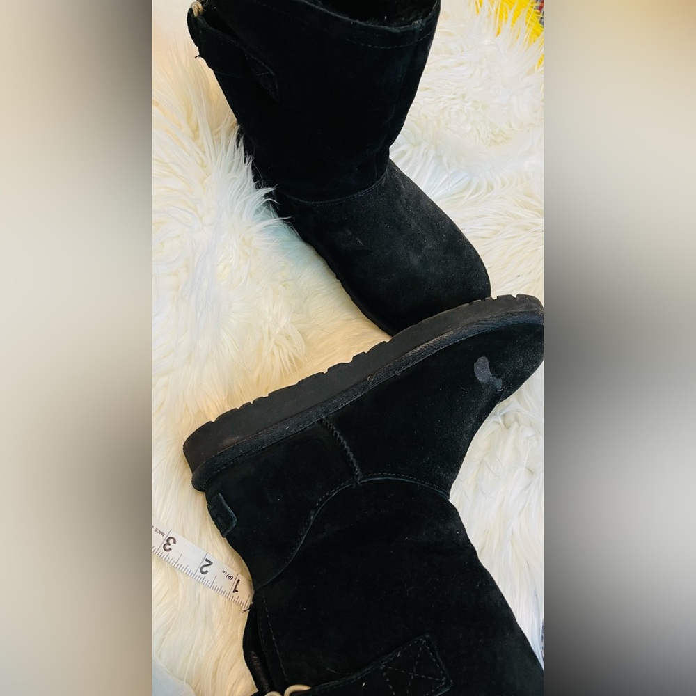 Ugg winter Black fur interior Suede Boots size 7 but fits more like 6.5 - Picture 3 of 12
